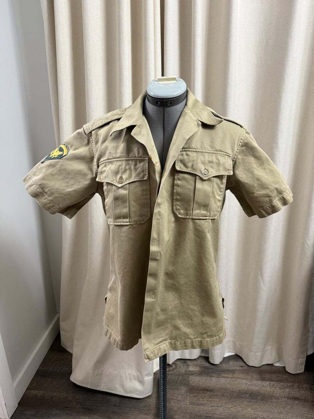 VINTAGE Army Men Button Up Small Khaki Patch 70s Vietnam Era Military Shirt